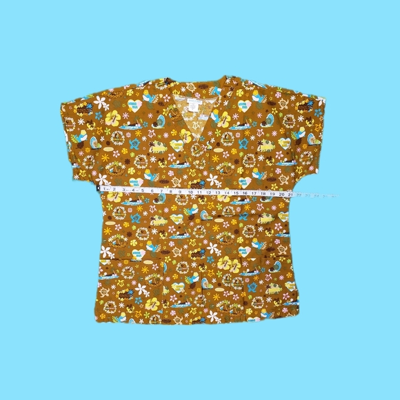 🚨Peekaboo USA SMALL "Honolulu" Theme Hawaii Made Medical Scrub Top - Picture 3 of 5